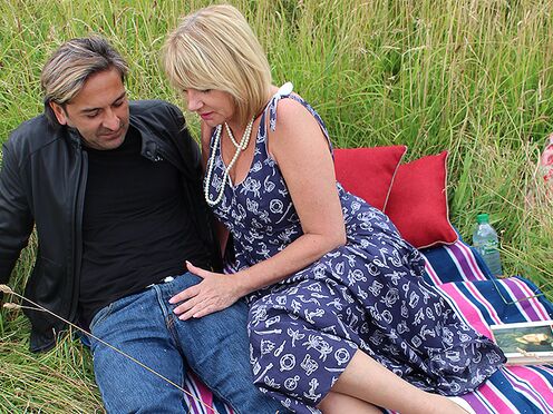 British wife enjoys outdoor sex