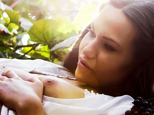 Vine - Hannah Sweet, Subil Arch