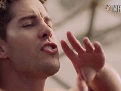 Nikki Leigh frees the nipple by going topless on the beach