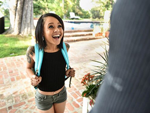 Exxxtra Small - The Back Door Locksmith - Holly Hendrix