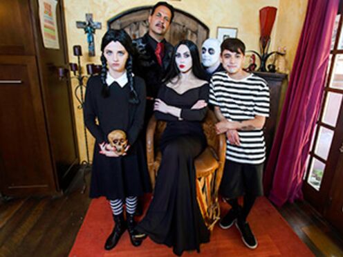 Addams Family Groupsex - Audrey Noir, Kate Bloom