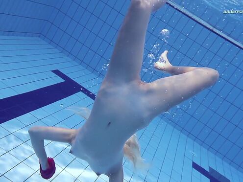 Elena Proklova underwater mermaid in pink dress