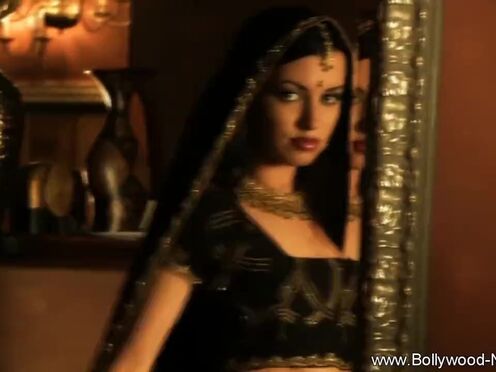Bombshell Indian Seduce & Dance