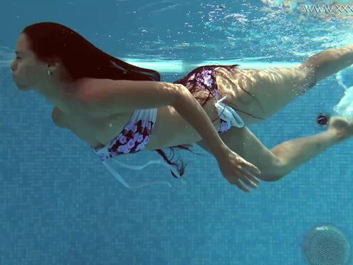 Andreina De Luxe - underwater Latin