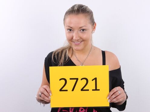 Casting Huge Natural Boobs sized 7!