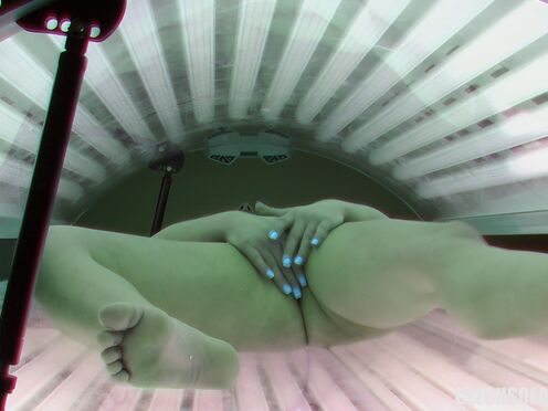 Hidden Cam Young Babe is Touching her Muff in Solarium