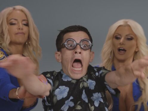 Stepmommies stopped the young dude at the airport - Brittany Andrews, Nicolette Shea