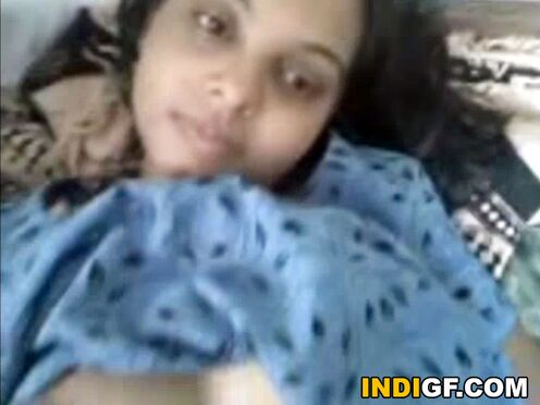 Indian Teen Reveals Her Tits