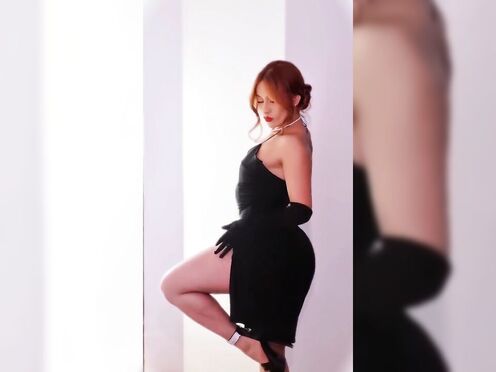 #ginger #blackdress #gloves #sexybody #bodygoals #feelinggood #sexylady
