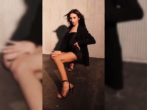 photoshoot brunette