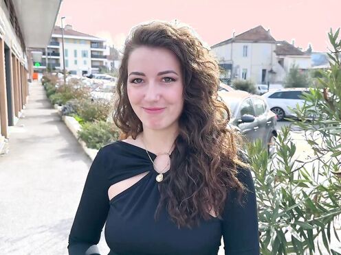 Livia, 27, has energy to spare!