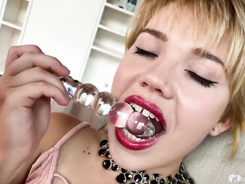 My snatch can't live without her favorite dildo