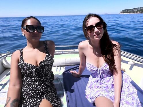 HelloLimoon & Elektra prefer love at sea...