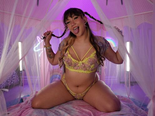 Tomie Likes To Tempt