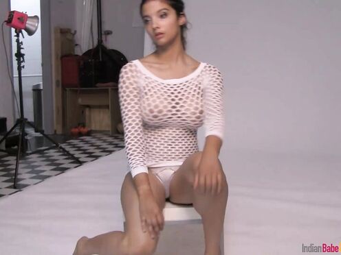 Sexy Indian Beautiful Babe In Erotic Photoshoot