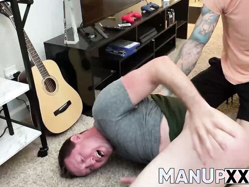 Jocks fighting make them very kinky & moan loudly