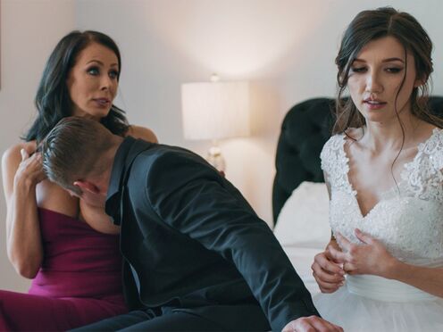 Guy screwed wifey & big boobs stepmommy after teen caught him kissing boobs