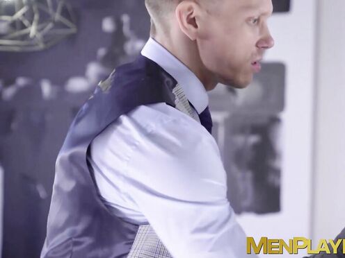 Muscle hunk Teddy Torres booty rimmed before bareback pounding