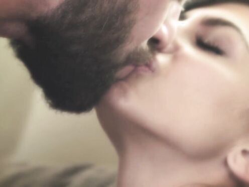 Lela Star jerks him till he cums