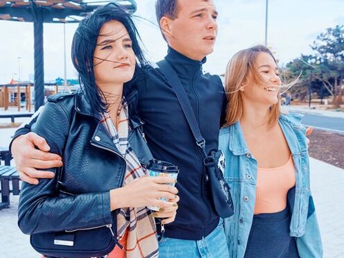 Lad enjoys two bisex cuties