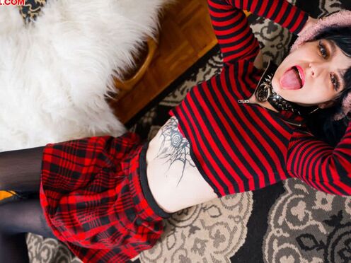 CANADA TGIRL - Mamashroomz Very Lustful & Play Her Dildo