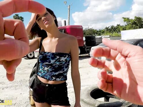 Roadside XXX - London bangs in the truck bed to get her car out of impound