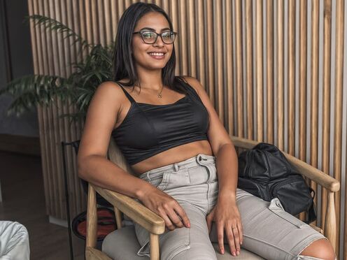 Nerdy highschool latina teen with glasses turns the casting set on FIRE!!!