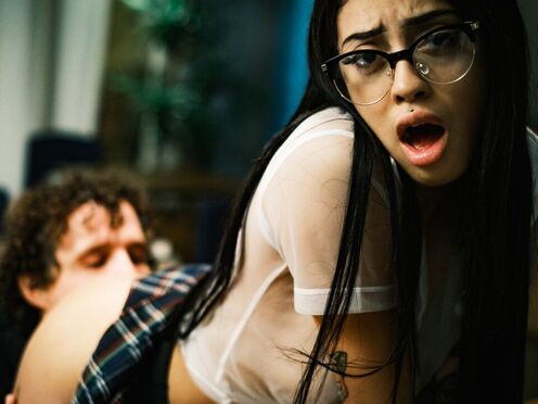 Bad dorm babe - Robby Apples, Nina Pink
