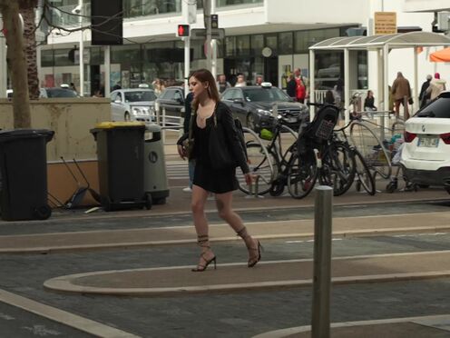 Martina tames three men!