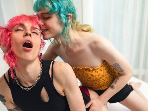 TGIRLS.PORN: Poppy & Sierra Bee Top Each Other