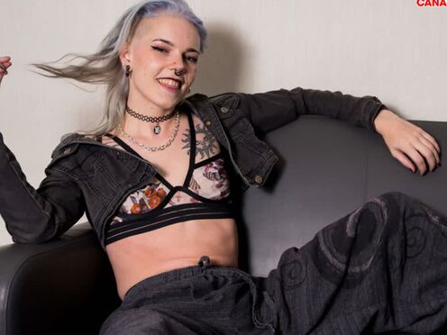 CANADA-TGIRL - Moxy Shows Her Naughty Moves For You