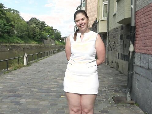 Alice, 35, very sassy webaster ...