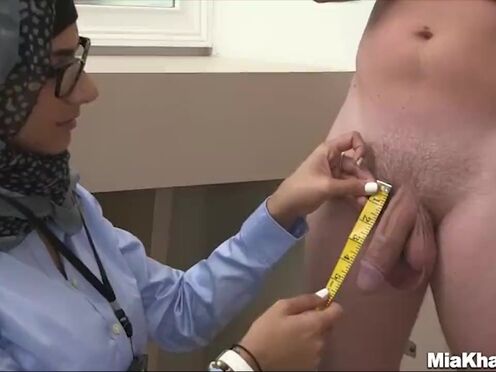 MIA KHALIFA - Sean Lawless Penetrates MK's Wet Snatch By The Pool