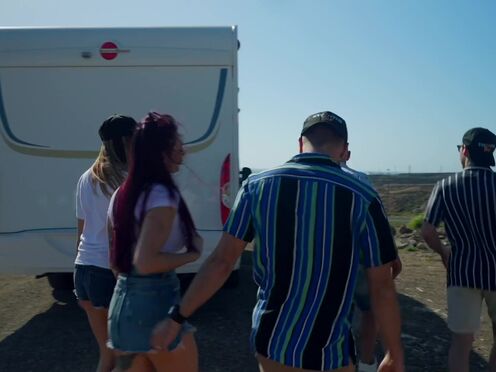 Out of sight, Queen & Lia continue to have fun!