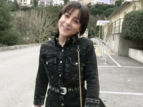 Manéa, 20 years old, dental secretary in Ventabren!