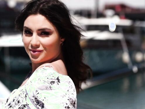 The menu announced, Laury devours her main course!