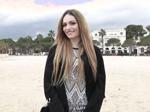 Clara, 18 years old, schoolgirl in aesthetics in Toulon!