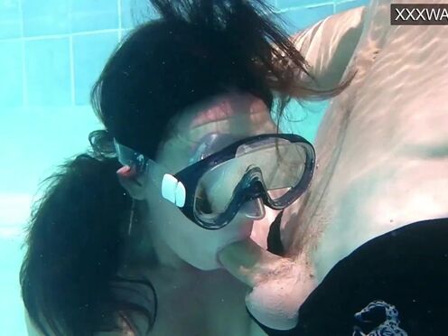 Cumshots underwater with two horny people