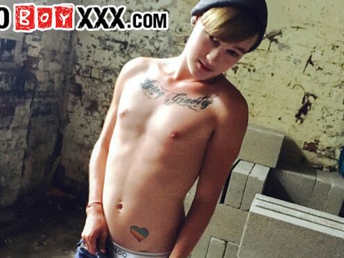 Skyler Dallon Gets Finger Fuck & Ass Pumping From His Cameraman