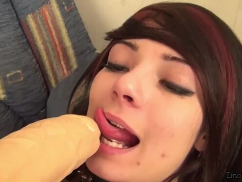 Emo Emily Wet Muff Dildo Orgasm