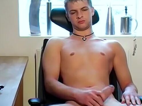 Adorable blond twink Mark R cums after jerking off for interview