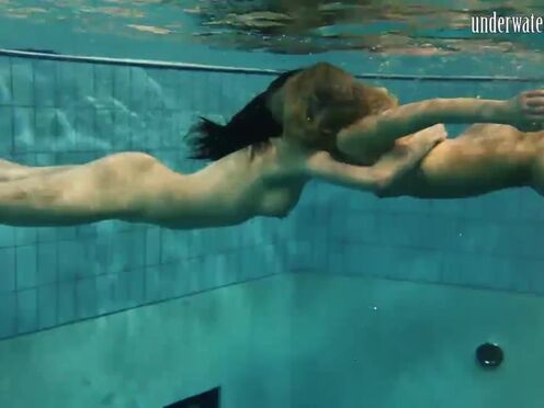 Hottest chicks swim nude underwater