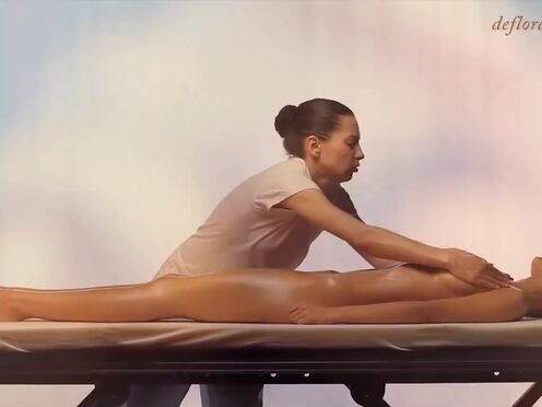 Hot sexy girl Vera moans hard on her first massage