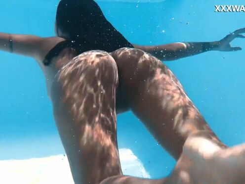 Sensational Venezuelan Goddess in Bare & Bold Poolside Swim Session