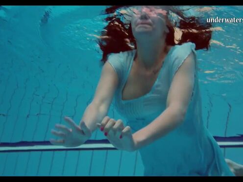 Piyavka Chehova large tits brunette Czech underwater