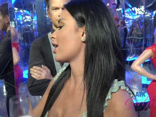 Pornstar (Anissa Kate) kicking it in Calfiornia sucking prick behind the scenes in the car GFE