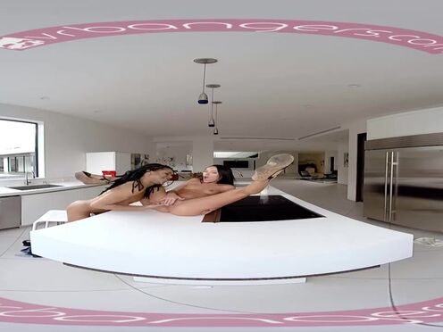 VRBANGERS - Two Lesbian Rommies Finally Make Out