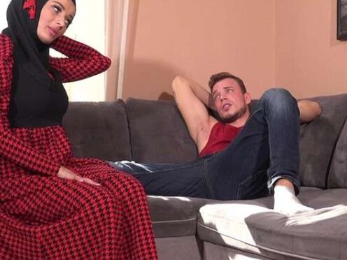 After shopping she sucks her hubby
