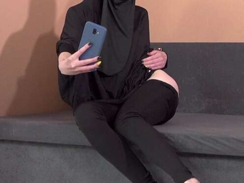 Female in niqab makes hot photos