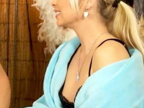 A teen who looks & fucks like a pro!